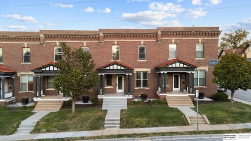 817 S 33rd St, Omaha, NE, 68105-2003 | Card Image