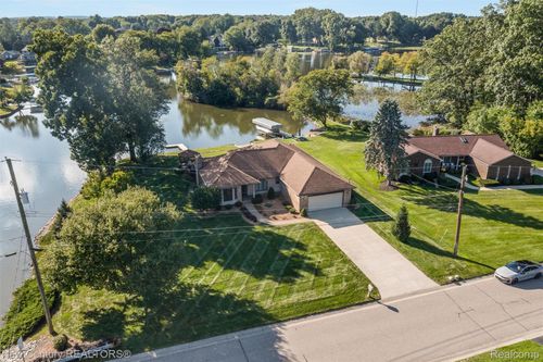 4071 Chevron Dr, Highland, MI, 48356-1117 | Card Image