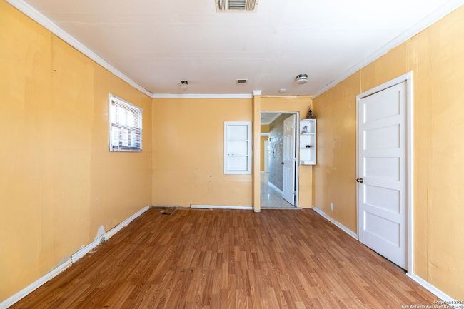13934 N Interstate 35, House other with 3 bedrooms, 1 bathrooms and null parking in Moore TX | Image 12