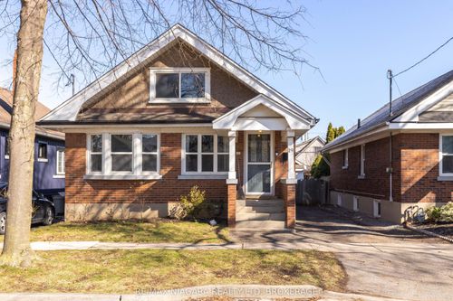 19 Linden St, St Catharines, ON, L2R1H4 | Card Image