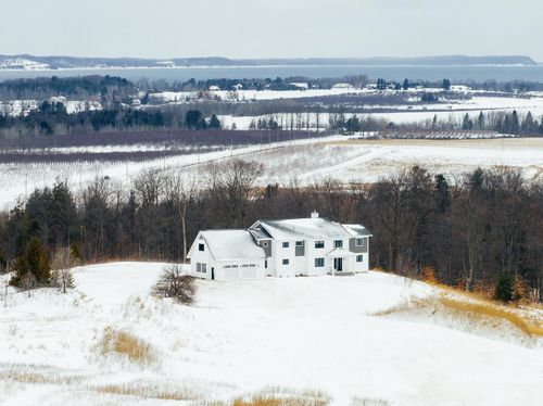 6707 Huntsman Dr, Williamsburg, MI, 49690 | Card Image