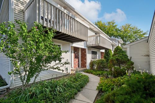 1049 Kingston Ct, Vernon Hills, IL, 60061-1315 | Card Image