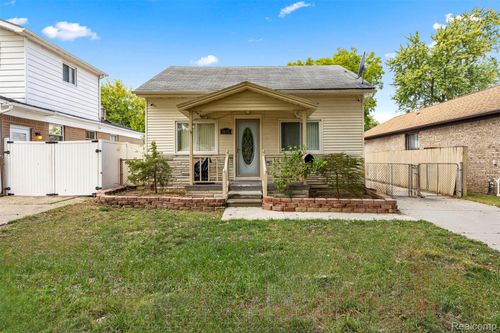 5655 Robindale Ave, Dearborn Heights, MI, 48127-3142 | Card Image