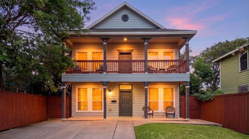 2205 30th St, Galveston, TX, 77550-7720 | Card Image