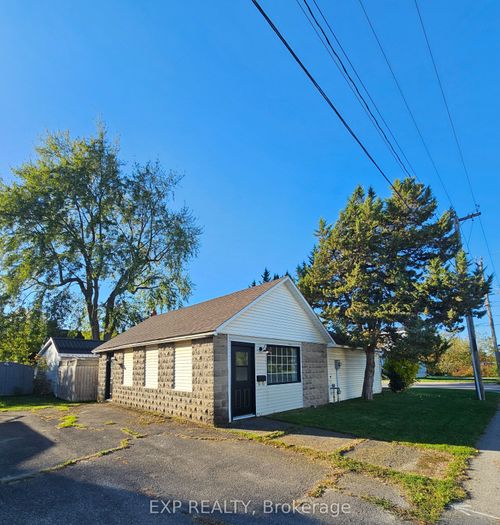 {{alt}} | Card Image