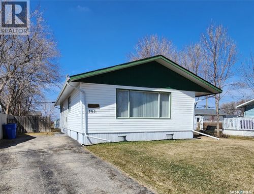 503 1st Ave E, Lampman, SK, S0C1N0 | Card Image