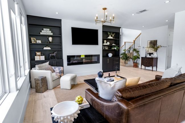 Lots of windows with shades when you want them | Image 10