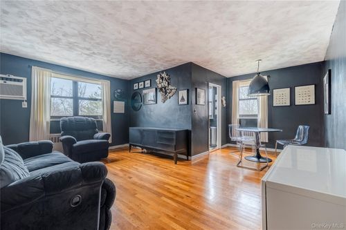 6-64-158-22 16th Ave, Whitestone, NY, 11357-3220 | Card Image