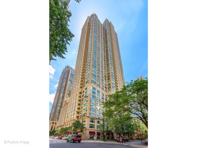 2101 - 25 E Superior Street, Condo with 3 bedrooms, 3 bathrooms and 2 parking in Chicago IL | Image 1