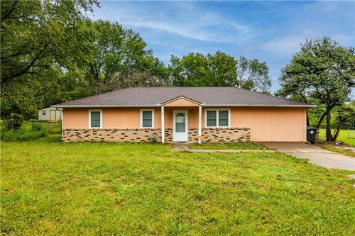 17249 Chestnut Dr, Belton, MO, 64012-2819 | Card Image