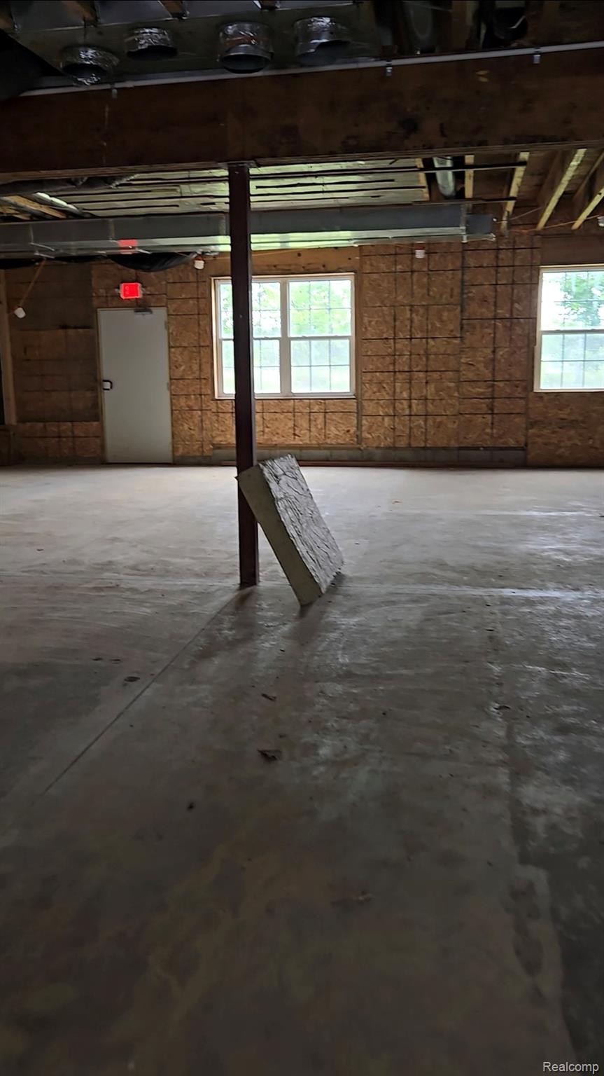 Commercial Lease in Hamburg Township 2