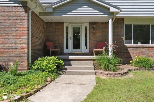 416 State Park Rd, Ortonville, MI, 48462-9464 | Card Image