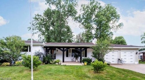 31 Lake Shore Dr, Youngstown, OH, 44511-3570 | Card Image