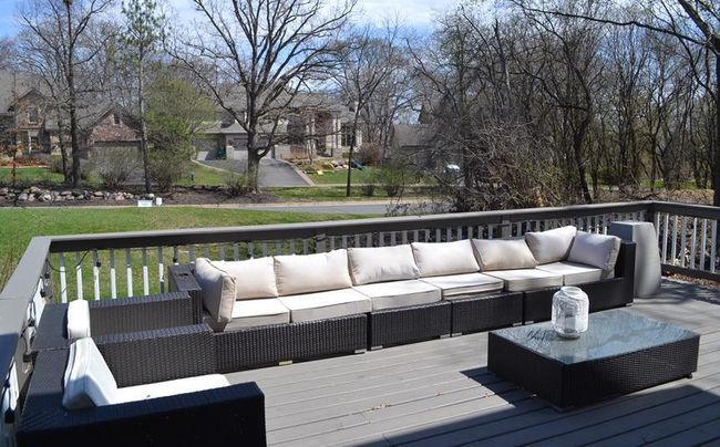 Large deck for entertaining | Image 72