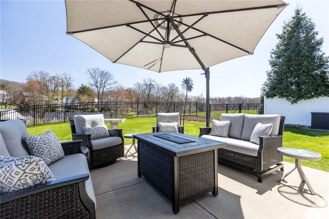 105 Summit Dr, Condo with 3 bedrooms, 2 bathrooms and 2 parking in Sewickley PA | Image 23