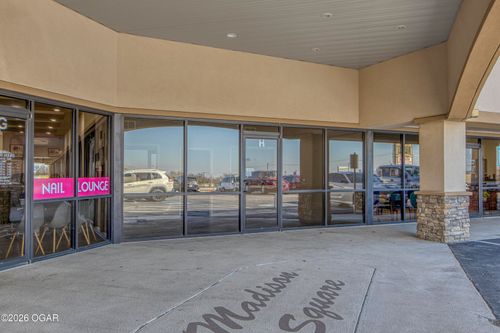 h-1715 S Madison St, Webb City, MO, 64870-2933 | Card Image
