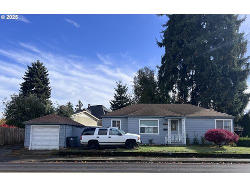 624 N Settlemier Ave, Woodburn, OR, 97071-4210 | Card Image