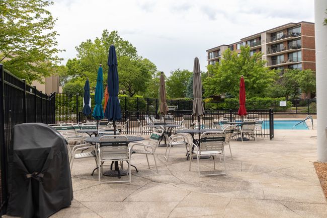 APT-208 - 2 S Atrium Way, Condo with 1 bedrooms, 2 bathrooms and 2 parking in Elmhurst IL | Image 19