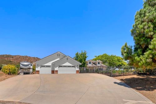 2090 Quail Meadow Rd, Ramona, CA, 92065-7674 | Card Image
