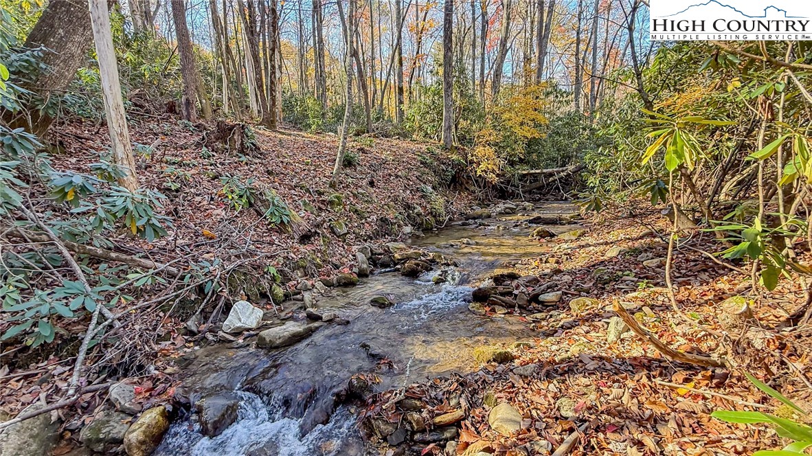 Land in Deep Gap 3