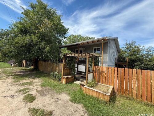 992 Terry St, Cochin, SK, S0M0L0 | Card Image