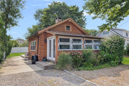 39 Ottawa Trl, Narragansett, RI, 02882-1823 | Card Image