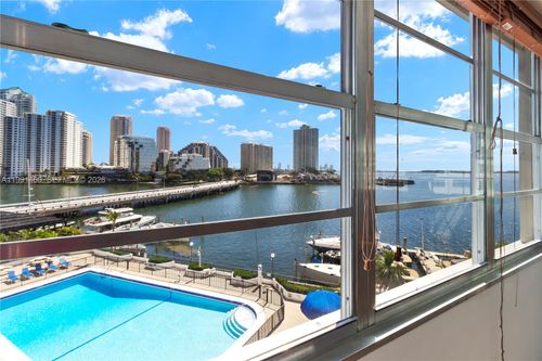 531-905 Brickell Bay Dr, Miami, FL, 33131-2924 | Card Image