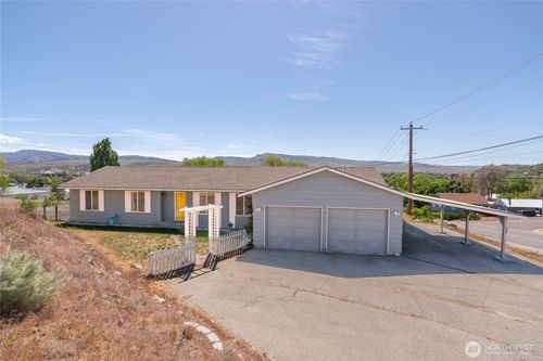 504 Ash St N, Omak, WA, 98841-9368 | Card Image