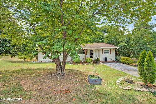 212 Reba Ave, Harriman, TN, 37748-8016 | Card Image