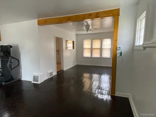 443 Algonquin St, Detroit, MI, 48215-3013 | Card Image