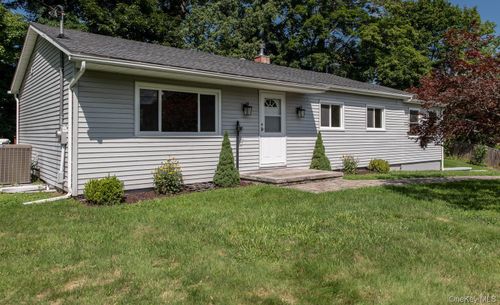 16 Trinity Pl, Rhinebeck, NY, 12572-1712 | Card Image