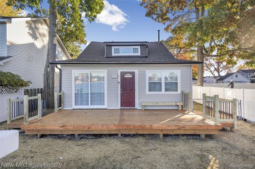 8665 Cooley Lake Rd, Commerce Twp, MI, 48382-4725 | Card Image