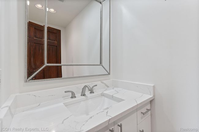 5215 Deer Run Cir, House other with 5 bedrooms, 7 bathrooms and null parking in Orchard Lake MI | Image 22