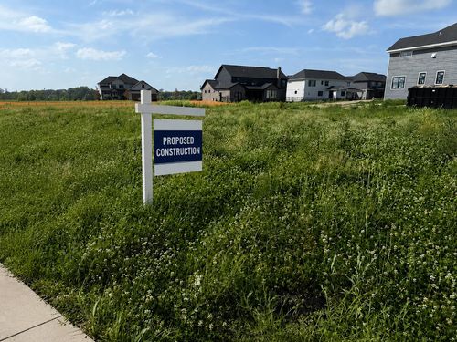 9490 Tall Grass Trl, Saint John, IN, 46373-0672 | Card Image