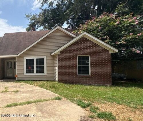 911 Edwards St, Leland, MS, 38756-2501 | Card Image