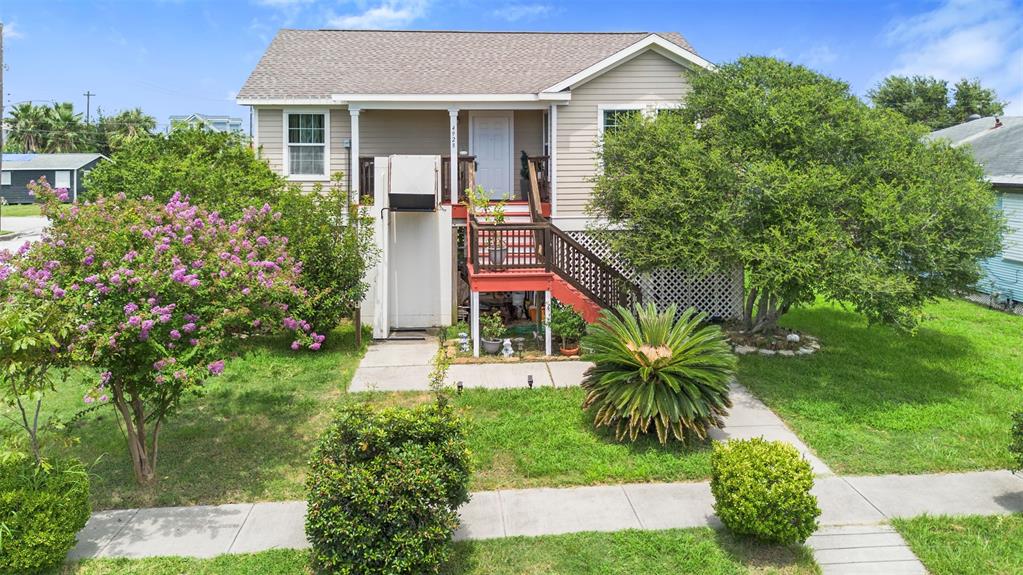 Alamo Dr, Galveston, TX 77551