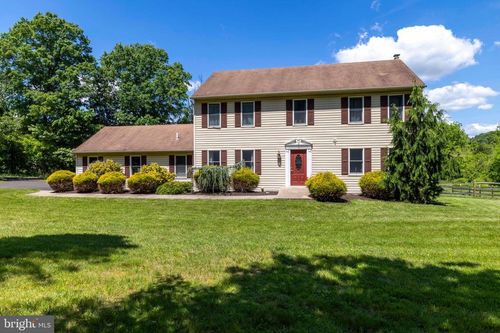 9 Middle Rd, PERKASIE, PA, 18944-3449 | Card Image