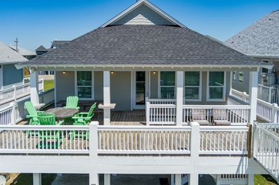 922 Seadrift Drive, House other with 3 bedrooms, 2 bathrooms and null parking in Crystal Beach TX | Image 2