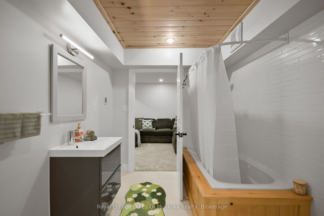 30 Todholm Dr, House other with 4 bedrooms, 3 bathrooms and 10 parking in Port Carling ON | Image 22