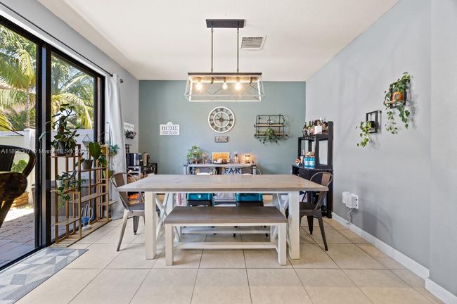 3427 W 89 Th Ter, Townhouse with 3 bedrooms, 3 bathrooms and null parking in HIALEAH FL | Image 14