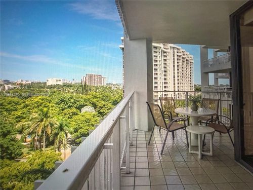1005-2000 Towerside Ter, Miami, FL, 33138-2225 | Card Image