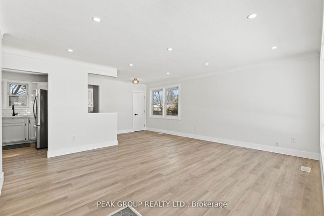 5920 Silverwood Cres, House other with 4 bedrooms, 2 bathrooms and 4 parking in Niagara Falls ON | Image 9
