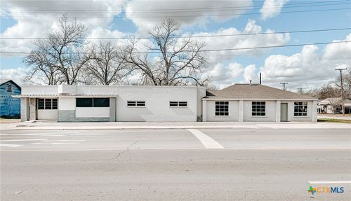 305 N Laurent St, Victoria, TX, 77901-7039 | Card Image