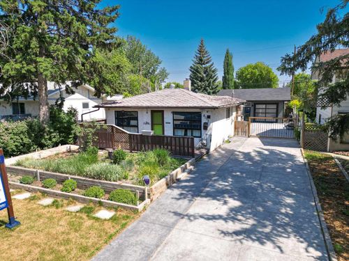 8012 33 Avenue Nw, Calgary, AB, T3B1L7 | Card Image