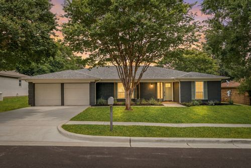 8209 Pearl St, North Richland Hills, TX, 76180-4741 | Card Image
