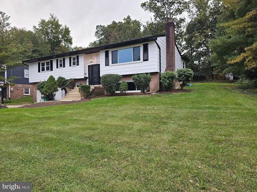 7109 Lois Ln, LANHAM, MD, 20706-1105 | Card Image