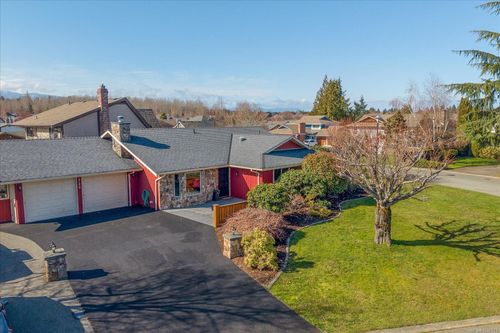 325 Mckinnon St, Parksville, BC, V9P1G5 | Card Image
