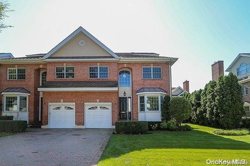 4a Nassau Dr, Great Neck, NY, 11021-1253 | Card Image