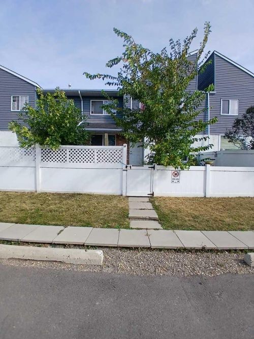 15-4769 Hubalta Rd Se, Calgary, AB, T2B2N9 | Card Image