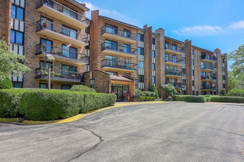 apt-307-501 Lake Hinsdale Dr, Willowbrook, IL, 60527-2268 | Card Image